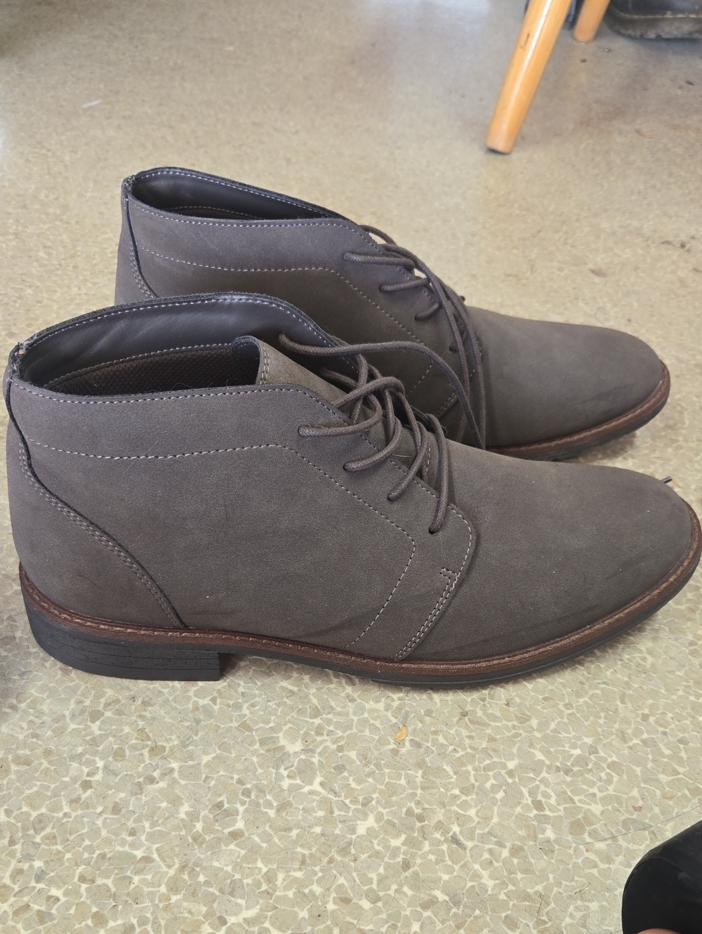 Men's Gray Suede Chukka Boots - Classic Lace-Up